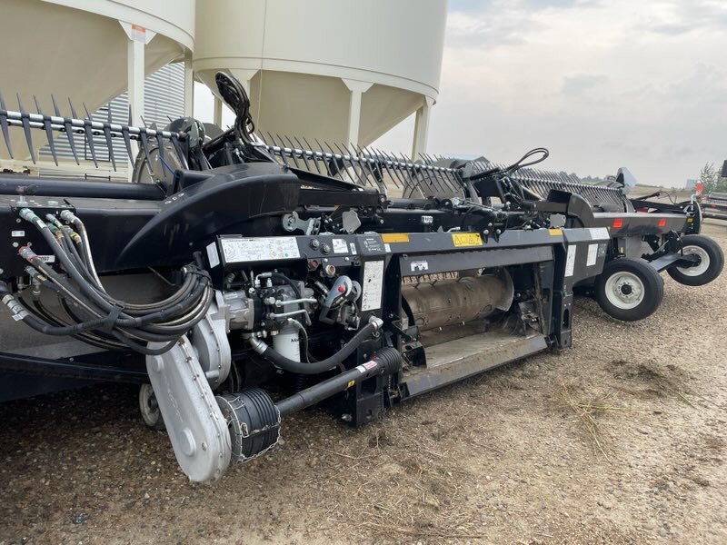 2022 Macdon FD240 FlexDraper Header 40ft *** 2 Headers Available *** • FD2 Draper • 40 ft FlexDraper Header #11289 BP