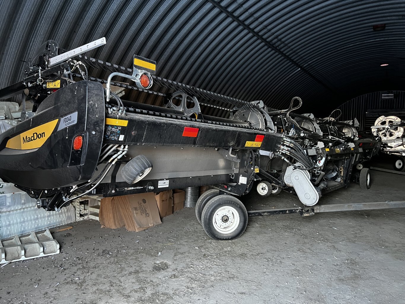 2022 Macdon FD240 FlexDraper Header 40ft *** 2 Headers Available *** • FD2 Draper • 40 ft FlexDraper Header #11289 BP