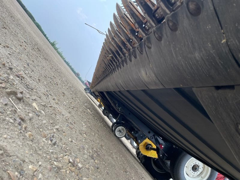 2022 Macdon FD240 FlexDraper Header 40ft *** 2 Headers Available *** • FD2 Draper • 40 ft FlexDraper Header #11289 BP