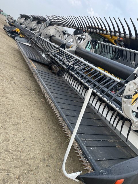 2022 Macdon FD240 FlexDraper Header 40ft *** 2 Headers Available *** • FD2 Draper • 40 ft FlexDraper Header #11289 BP