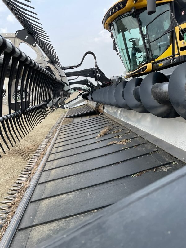 2022 Macdon FD240 FlexDraper Header 40ft *** 2 Headers Available *** • FD2 Draper • 40 ft FlexDraper Header #11289 BP