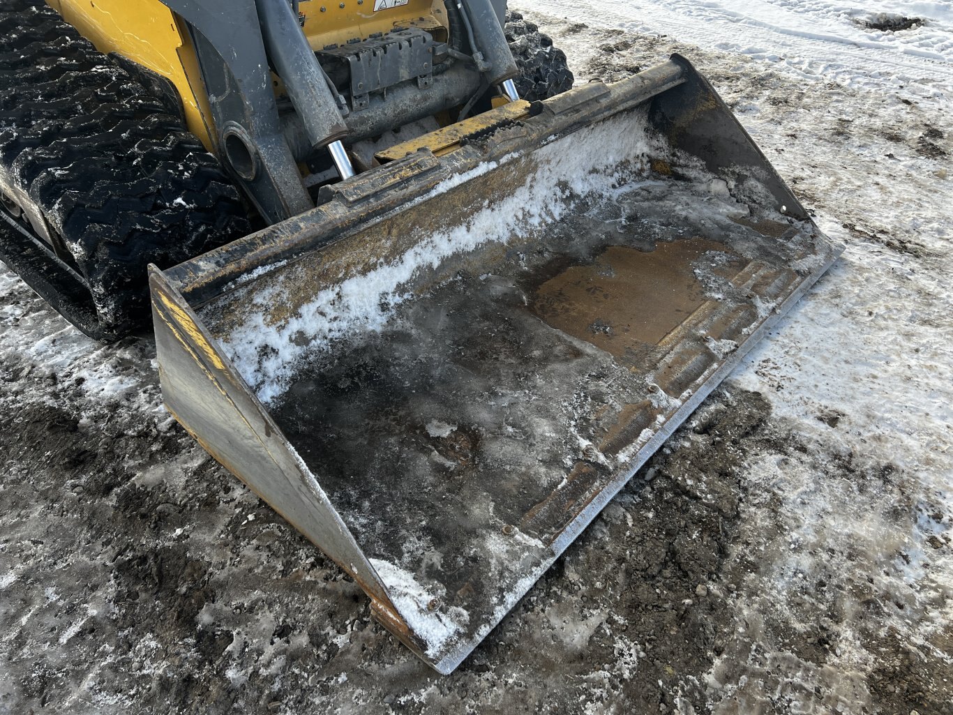 2017 Deere 331G Skid Steer with Bucket • Tracked Skid • Compact Track Loader #11323 BP
