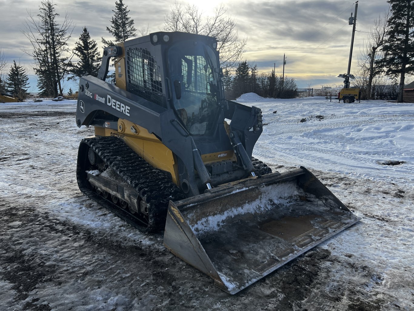 2017 Deere 331G Skid Steer with Bucket • Tracked Skid • Compact Track Loader #11323 BP