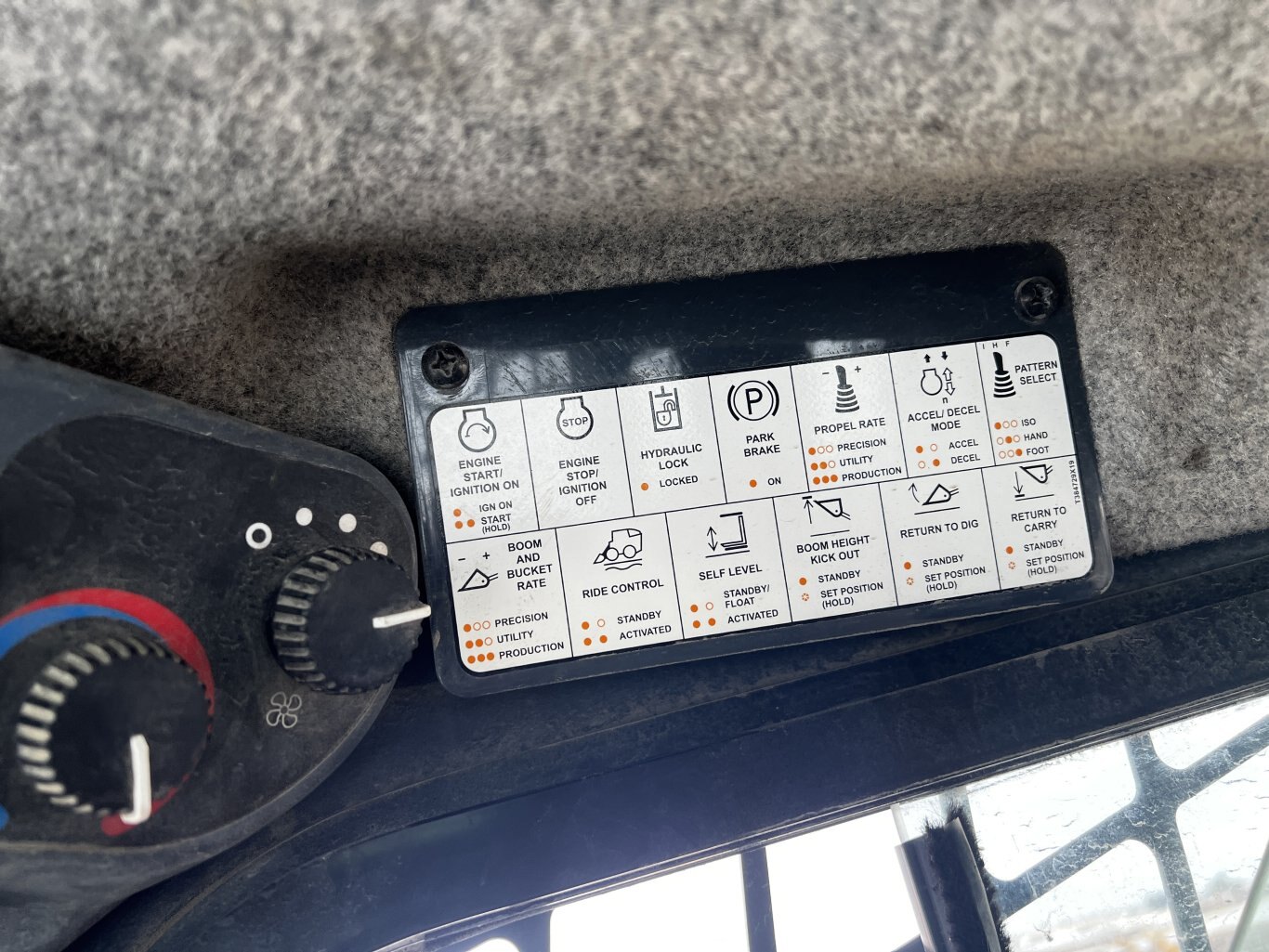 2017 Deere 331G Skid Steer with Bucket • Tracked Skid • Compact Track Loader #11323 BP