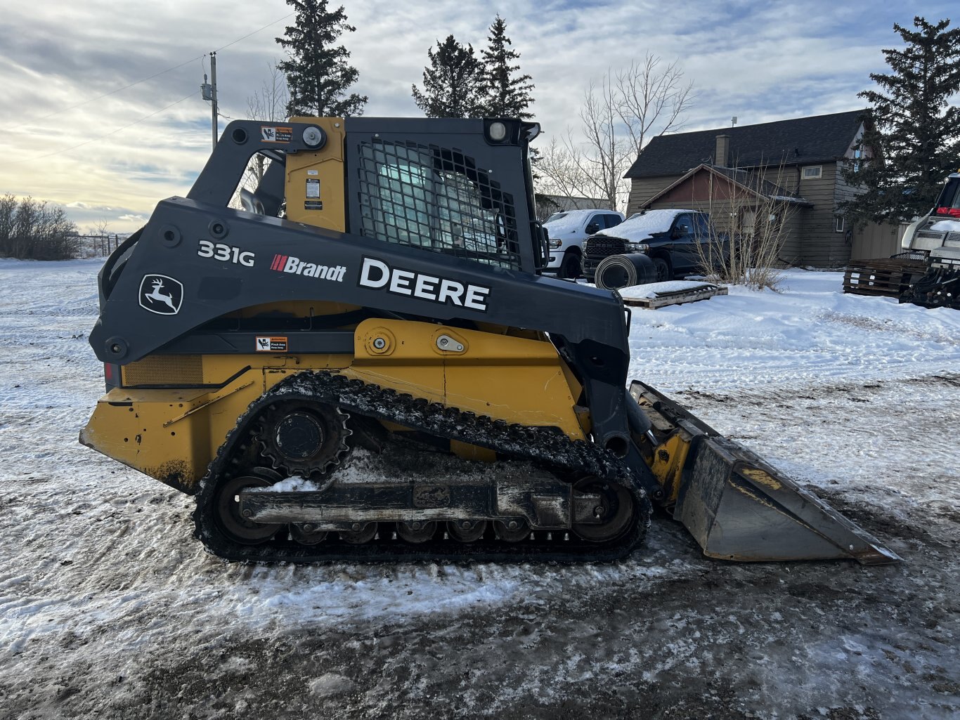 2017 Deere 331G Skid Steer with Bucket • Tracked Skid • Compact Track Loader #11323 BP