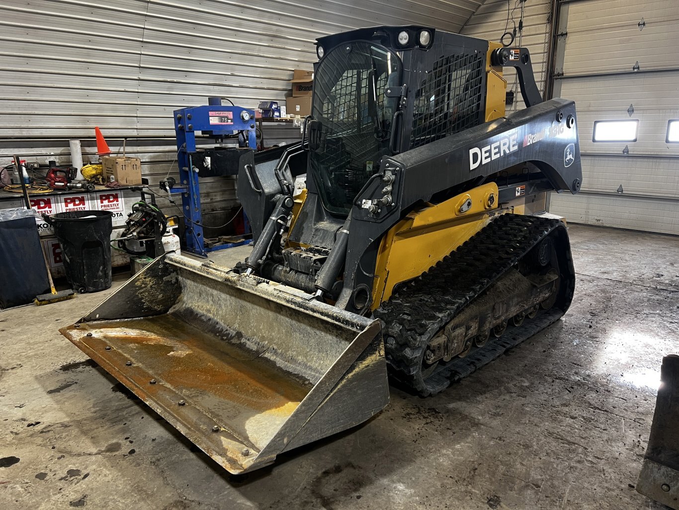 2017 Deere 331G Skid Steer with Bucket • Tracked Skid • Compact Track Loader #11324 BP