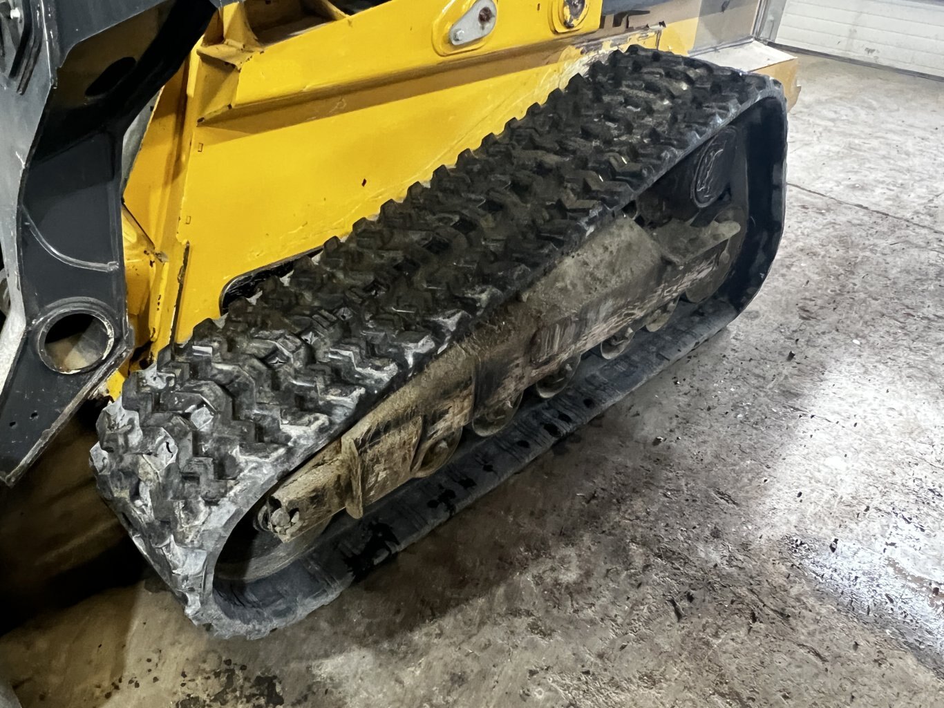 2017 Deere 331G Skid Steer with Bucket • Tracked Skid • Compact Track Loader #11324 BP