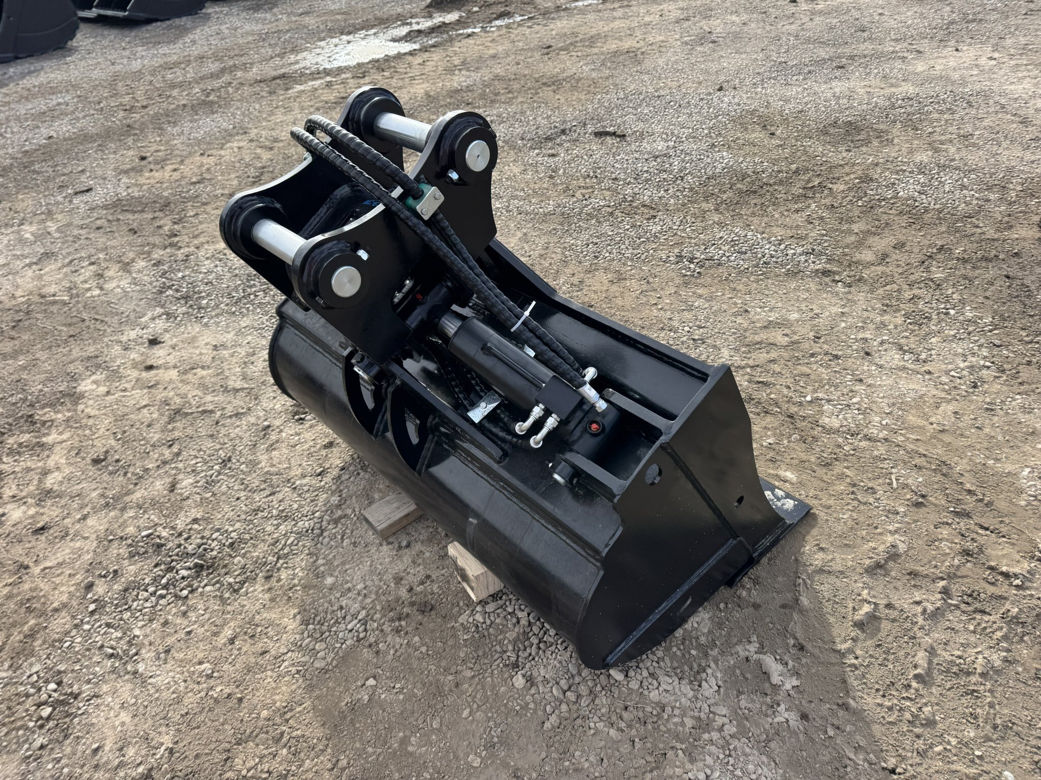 80 Series 48 inch Twist Bucket for Excavator 8 ton 50mm pins #E50MMBT48 ...