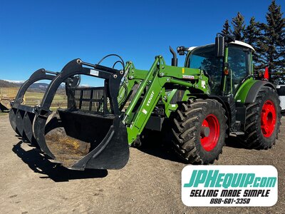 2023 Fendt 516 Vario Tractor with Loader & 8ft Grapple Bucket • Tractor with Loader #11738 BP