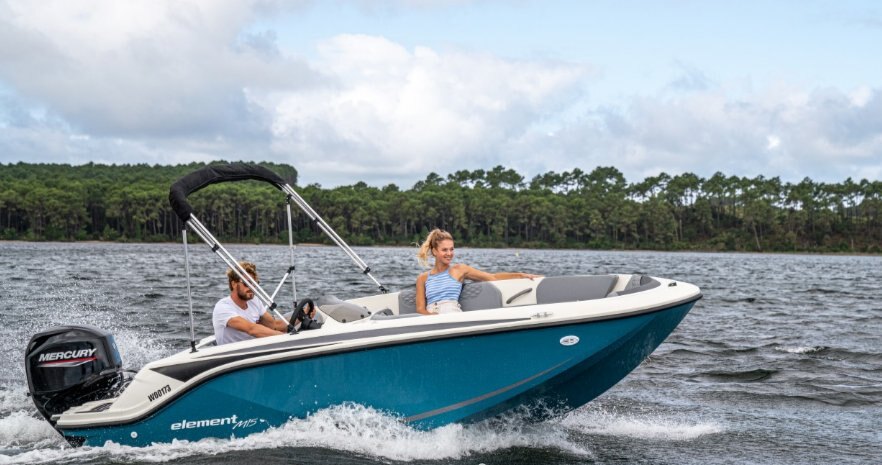 2024 Bayliner M15 Kingfisher Blue Hull