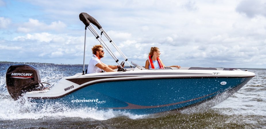 2024 Bayliner M15 Kingfisher Blue Hull