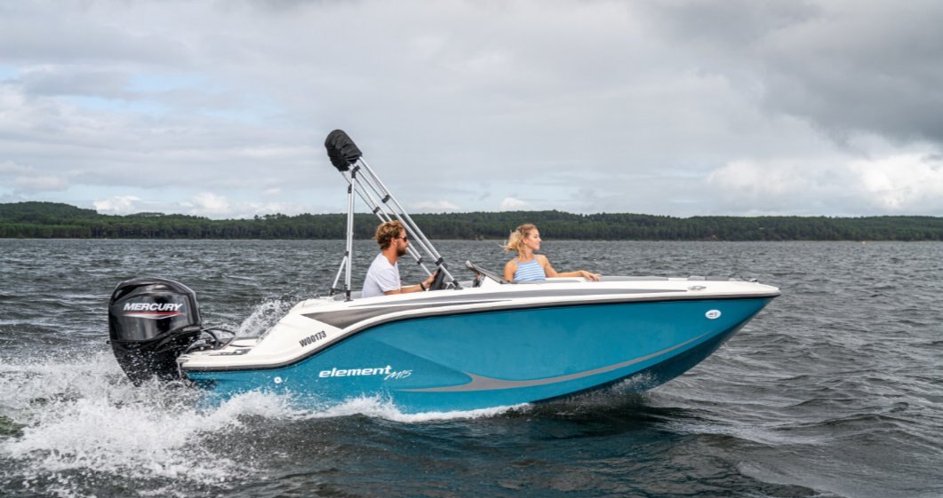 2024 Bayliner M15 Kingfisher Blue Hull