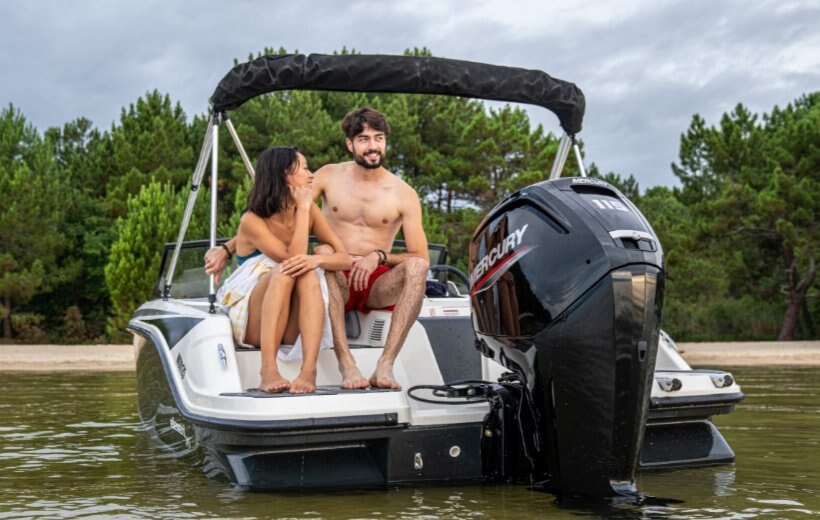 2024 Bayliner M17 Dark Grey Hull