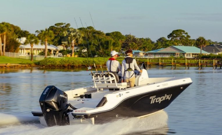 2024 Bayliner T20CC Blue Hull Sides (White Bottom)