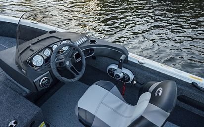 2024 Crestliner 1750 Hawk Gun Metal Gray exterior & Gray interior