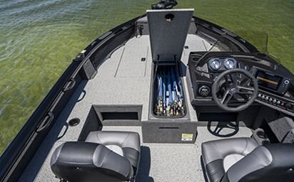 2024 Crestliner 1750 FISH HAWK Bright White base w/Black Metallic accent & Gray interior