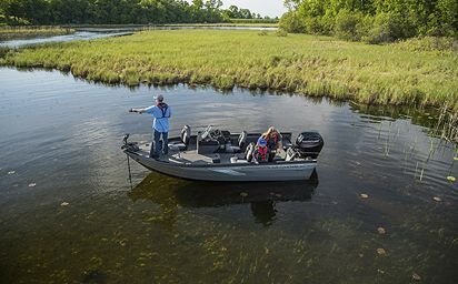 2024 Crestliner 1650 FISH HAWK Black Metallic exterior & Gray interior