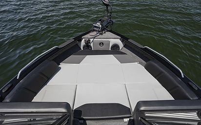 2024 Crestliner 2050 SPORTFISH Bright White base w/Black Metallic accent & Gray interior