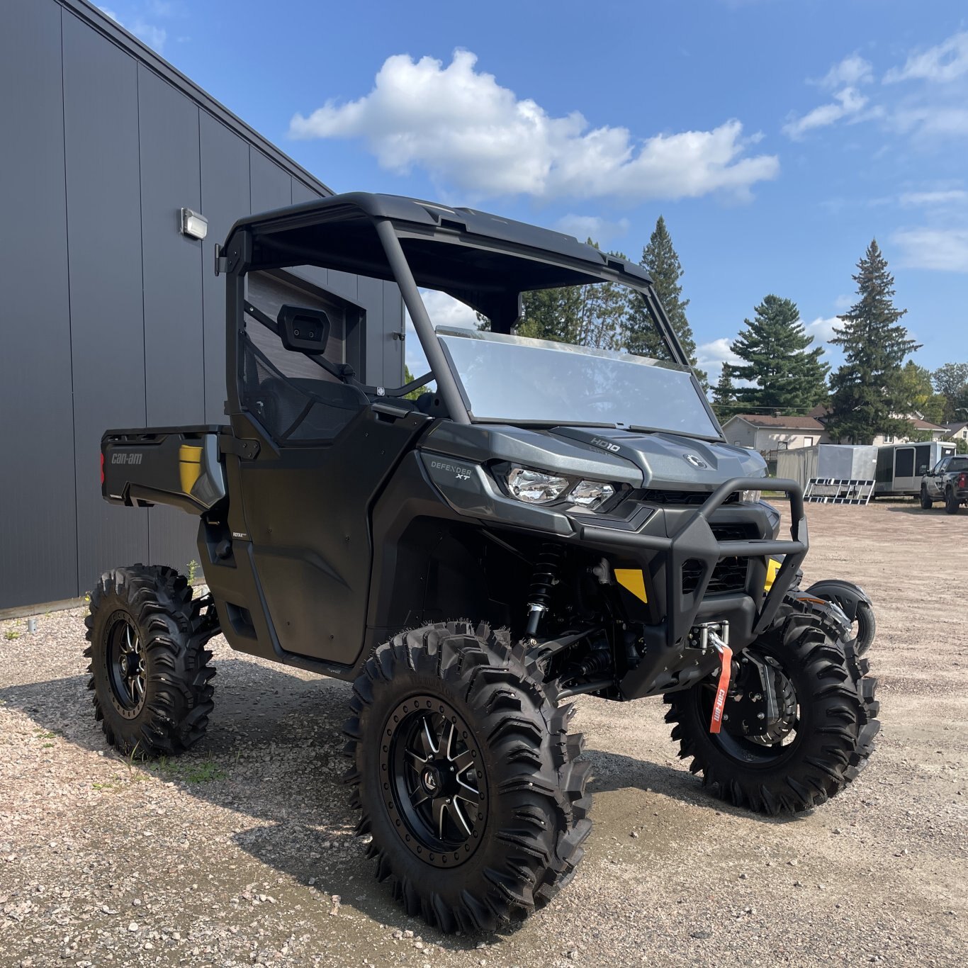 2024 Can Am DEFENDER XT 82 hp (69 lb ft torque) Rotax HD10 V twin engine Stone Gray