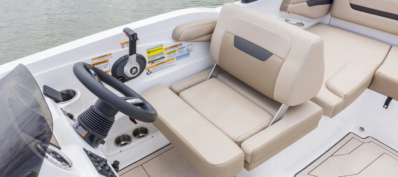 Hurricane SunDeck Sport 205 IO