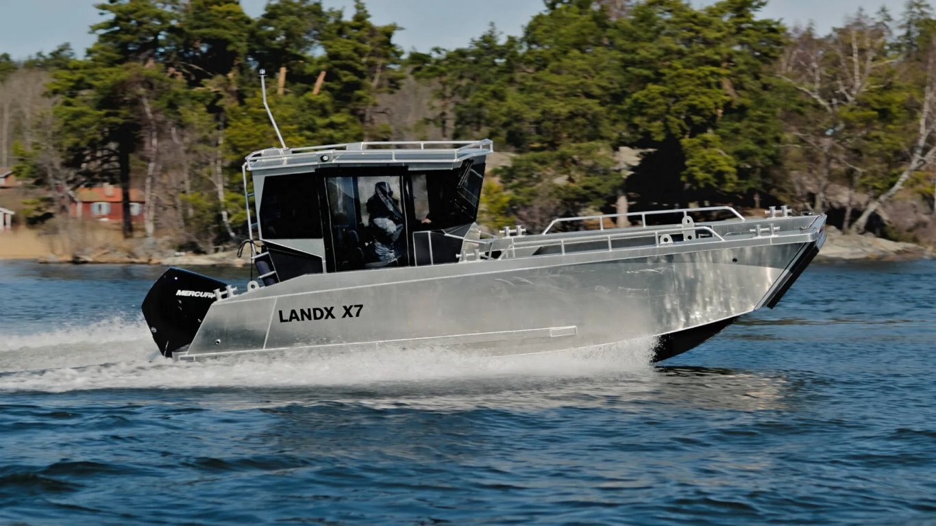 2026 LANDX X7 with Yamaha F200XD TORONTO BOAT SHOW