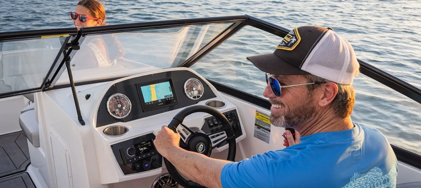 Hurricane SunDeck 2050 OB