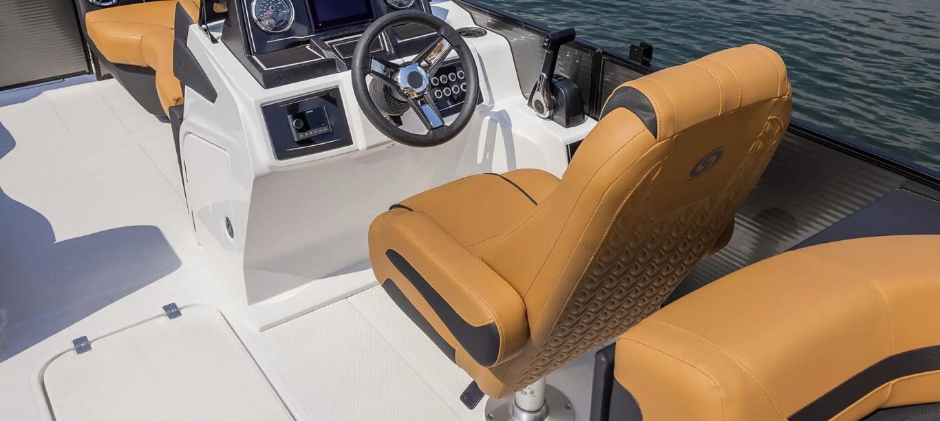 Hurricane FunDeck 2360 SBC OB