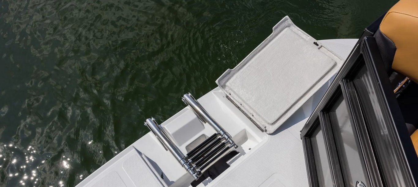 Hurricane FunDeck 2360 SBC OB