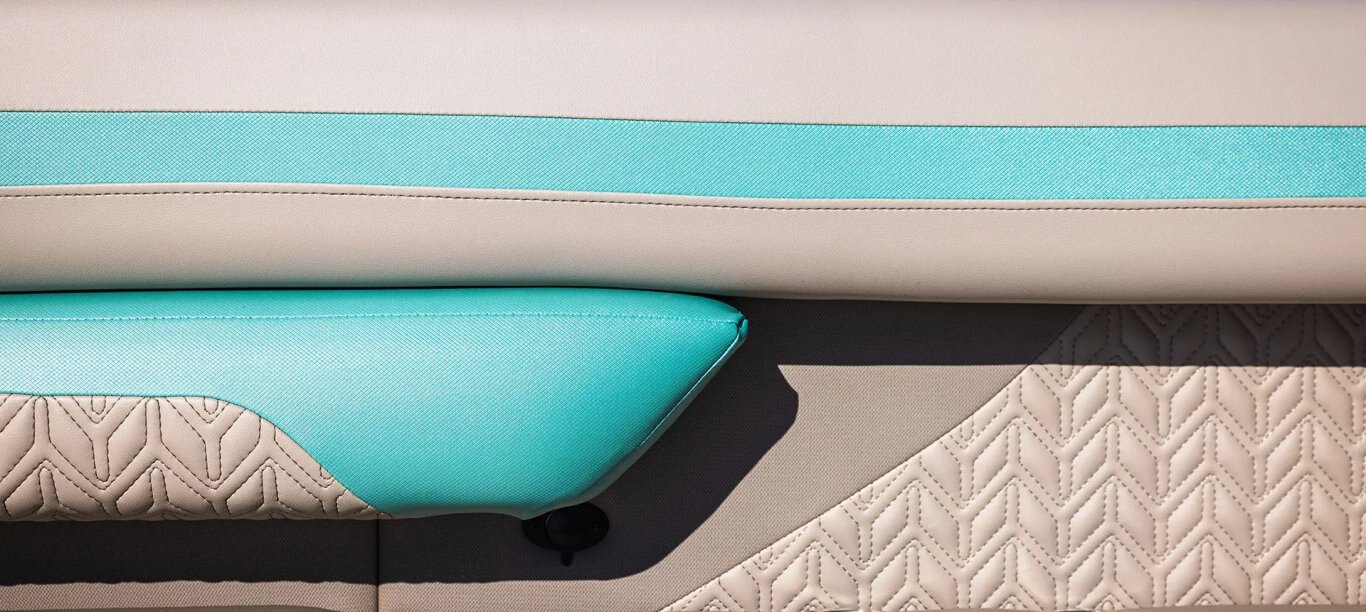 Hurricane FunDeck 2360 REF OB