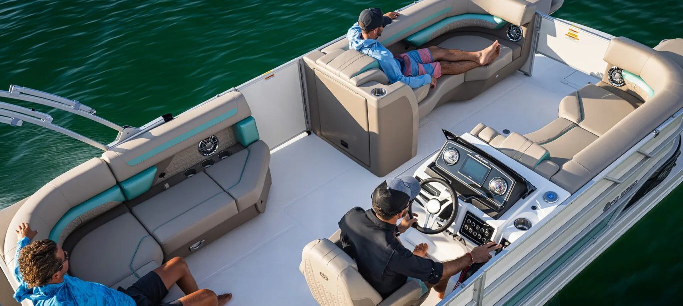 Hurricane FunDeck 2360 REF OB