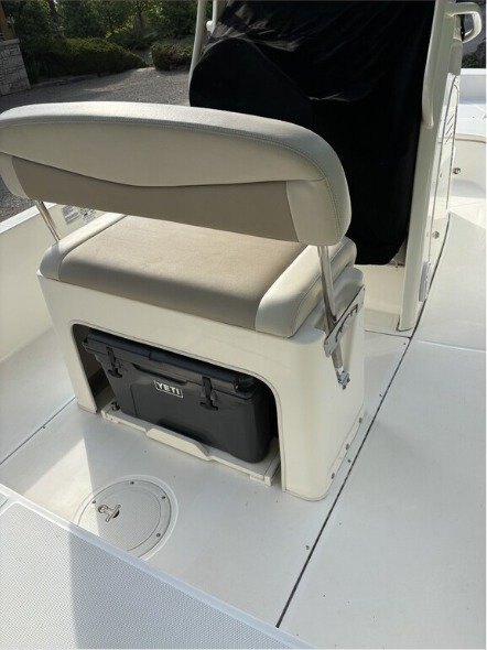 2017 BOSTON WHALER 210 DAUNTLESS