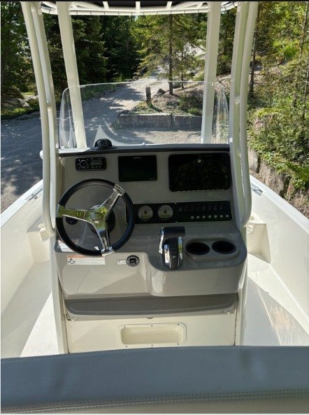 2017 BOSTON WHALER 210 DAUNTLESS