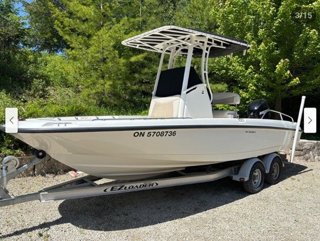 2017 BOSTON WHALER 210 DAUNTLESS