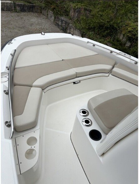 2017 BOSTON WHALER 210 DAUNTLESS