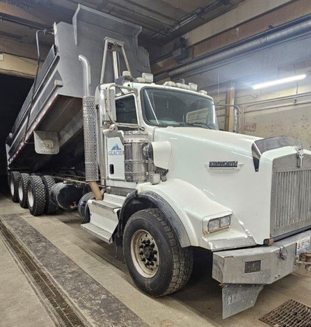 T800 Tri Drive Dump Truck