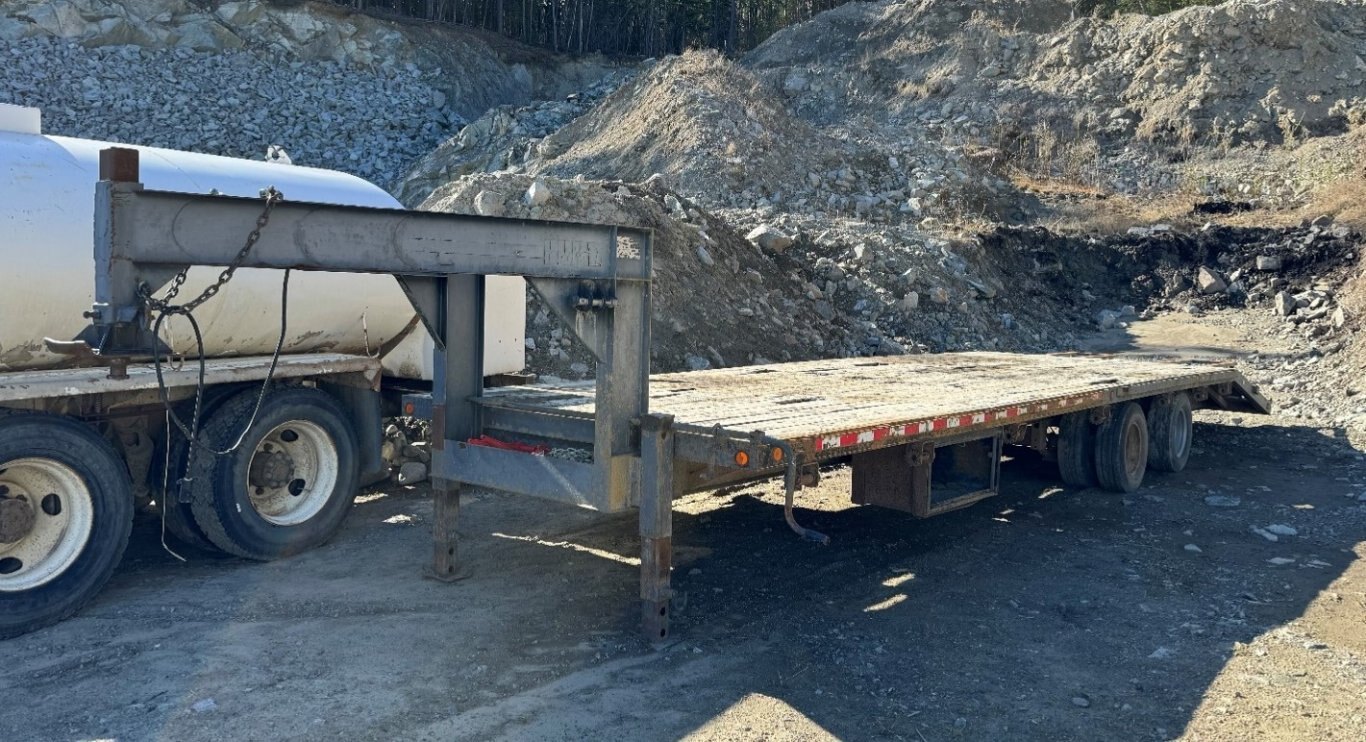 Tandem Axle Gooseneck Trailer