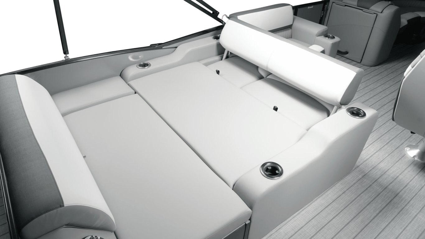 Legend Boats V Series Dual Lounge Sport Pro