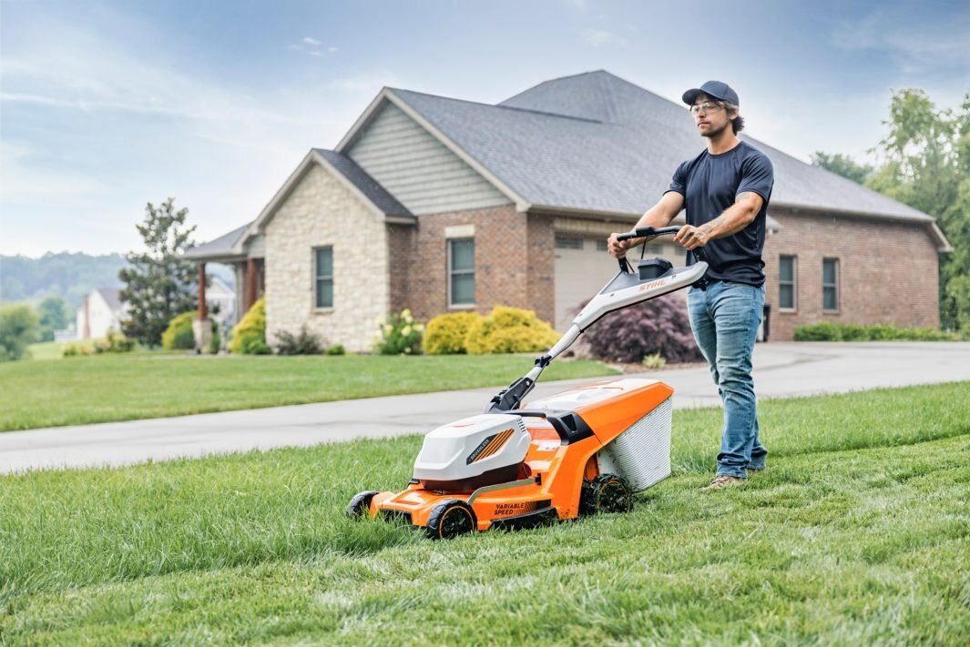 STIHL RMA 453 PV Set (includes 2 AP 300 S Batteries and an AL 301 Charger) WA422110001