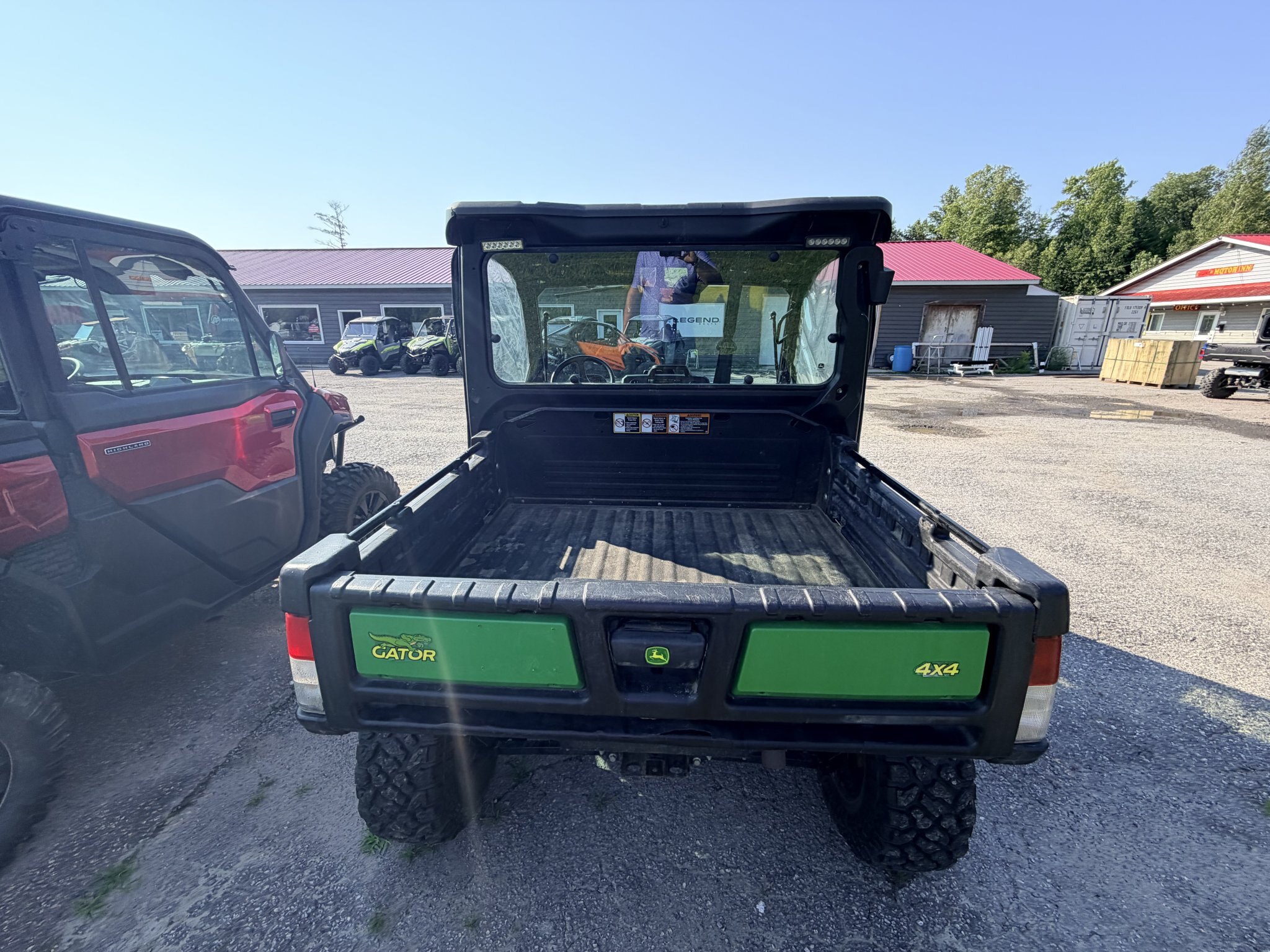 2022 JOHN DEERE+FULL CAB