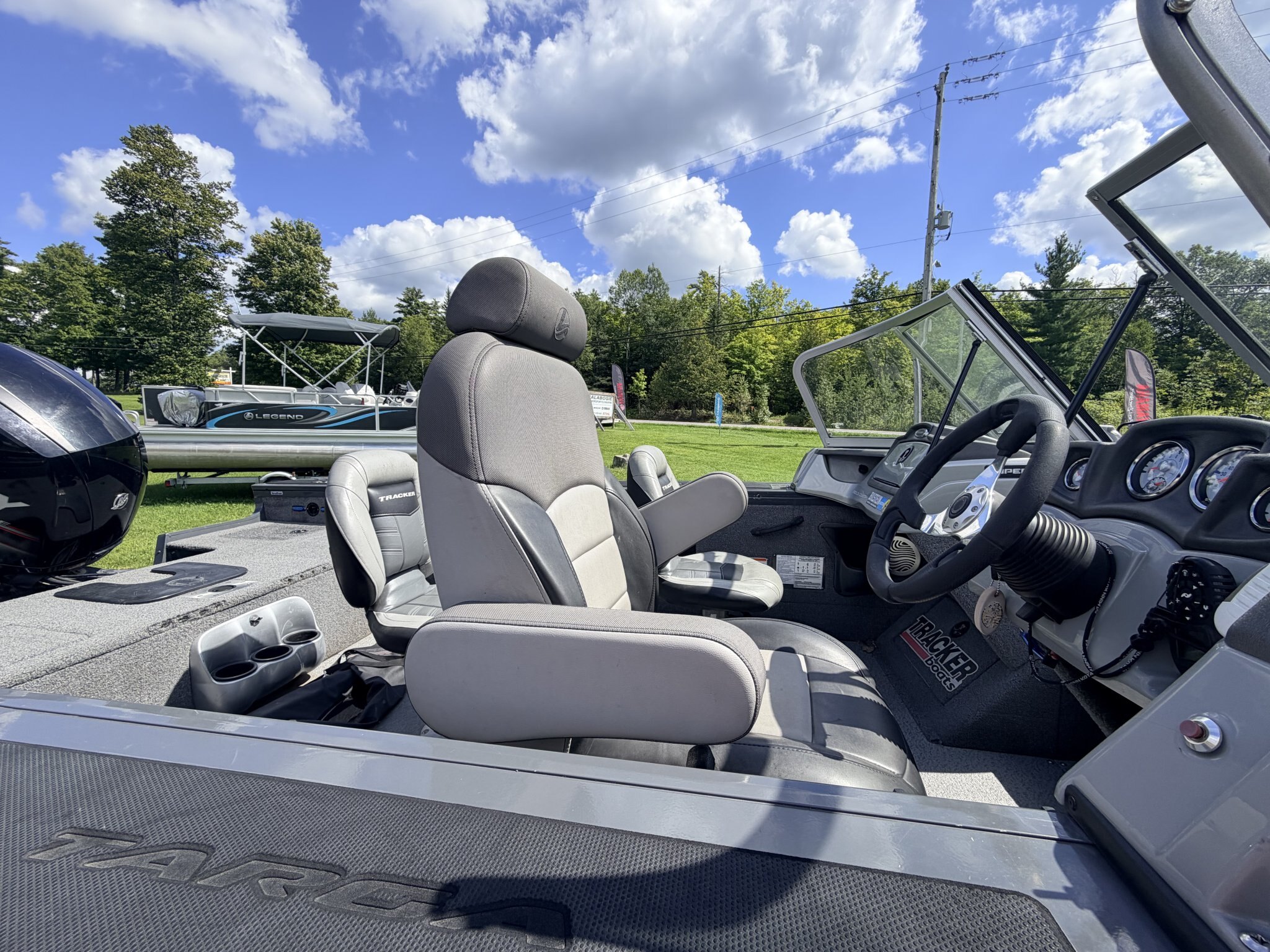 2017 TRACKER V18 TARGA 150HP