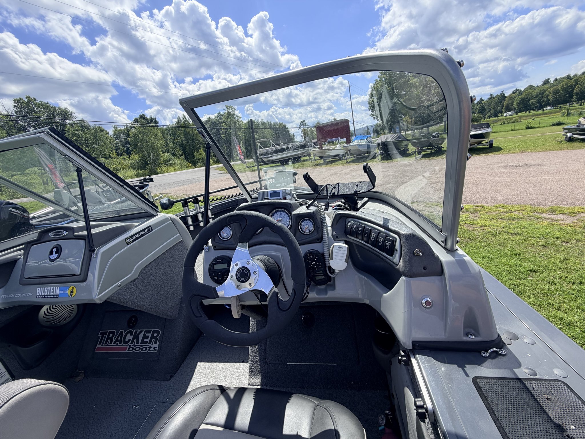 2017 TRACKER V18 TARGA 150HP