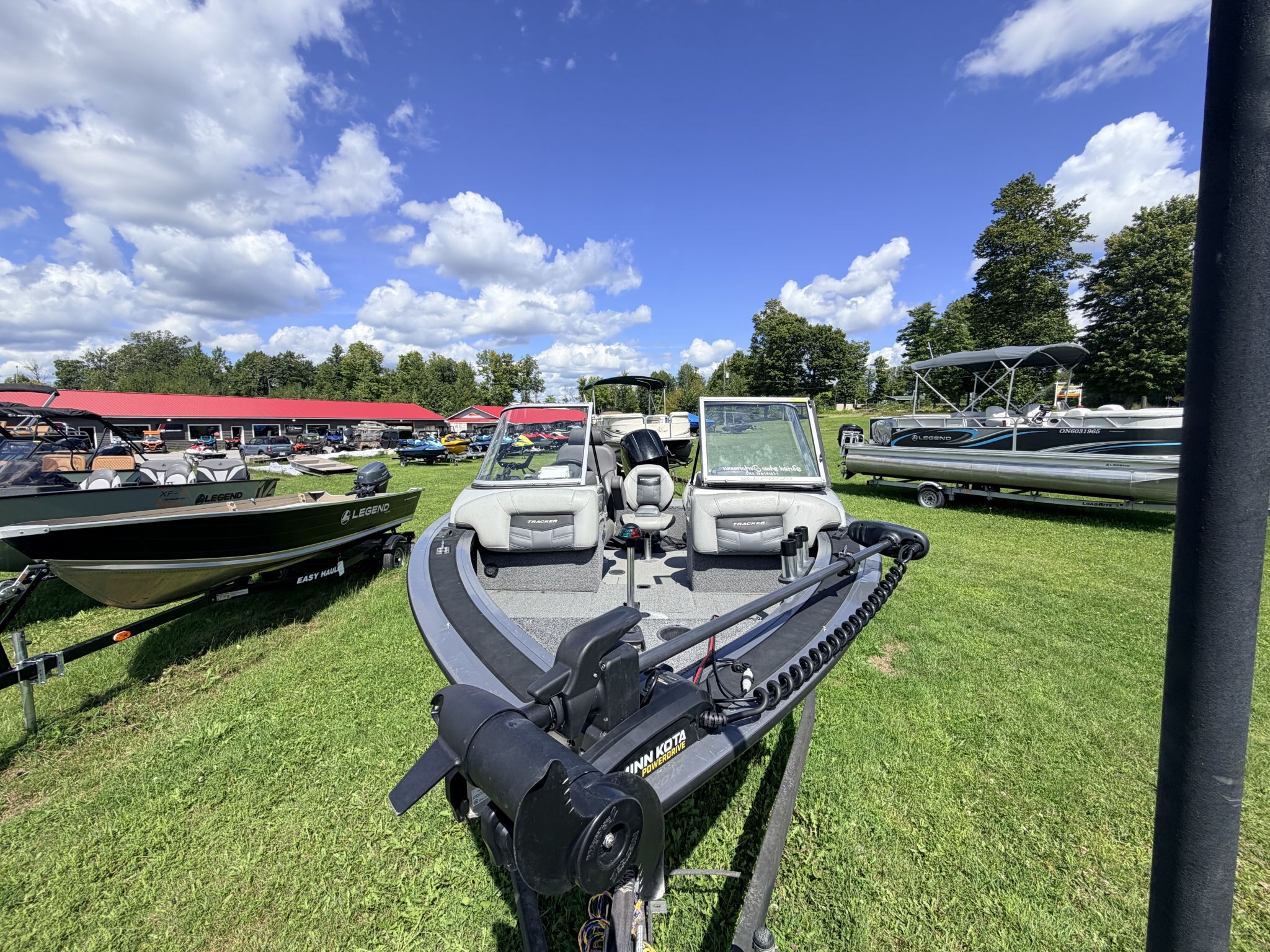 2017 TRACKER V18 TARGA 150HP