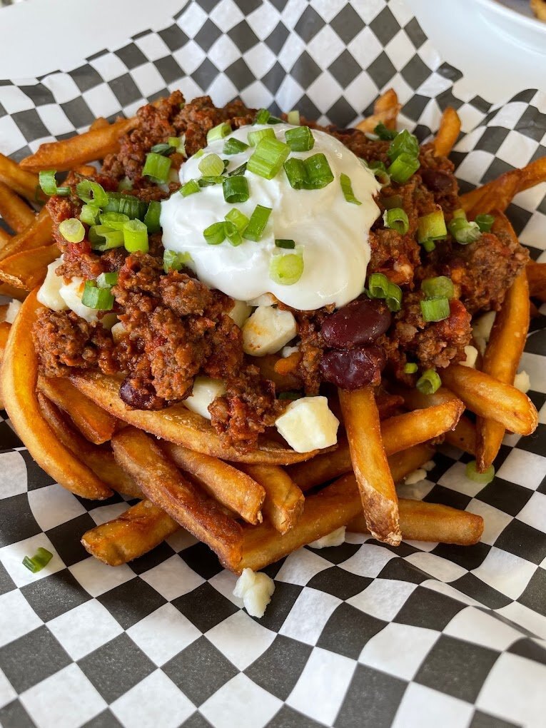 CHILI CHEESE POUTINE