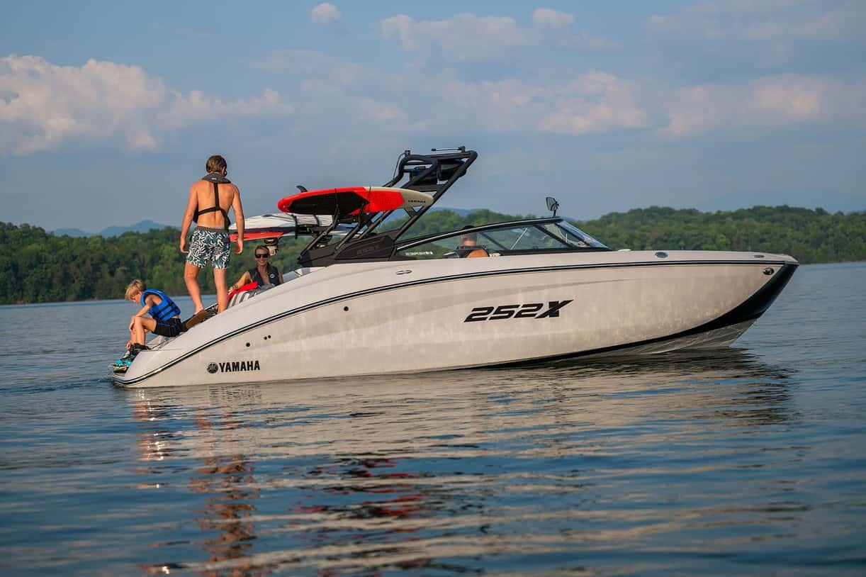 2026 Yamaha 252XE Dolphin Grey