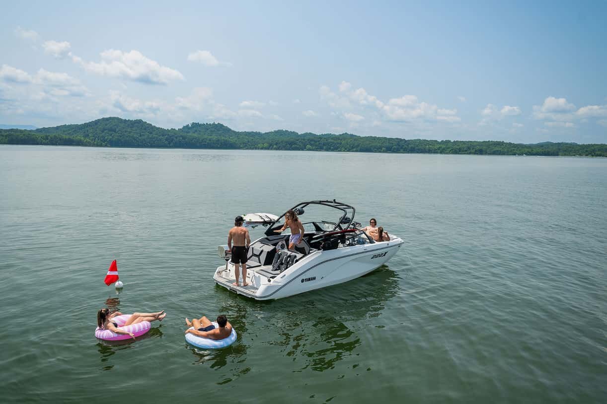 2026 Yamaha 222XD White