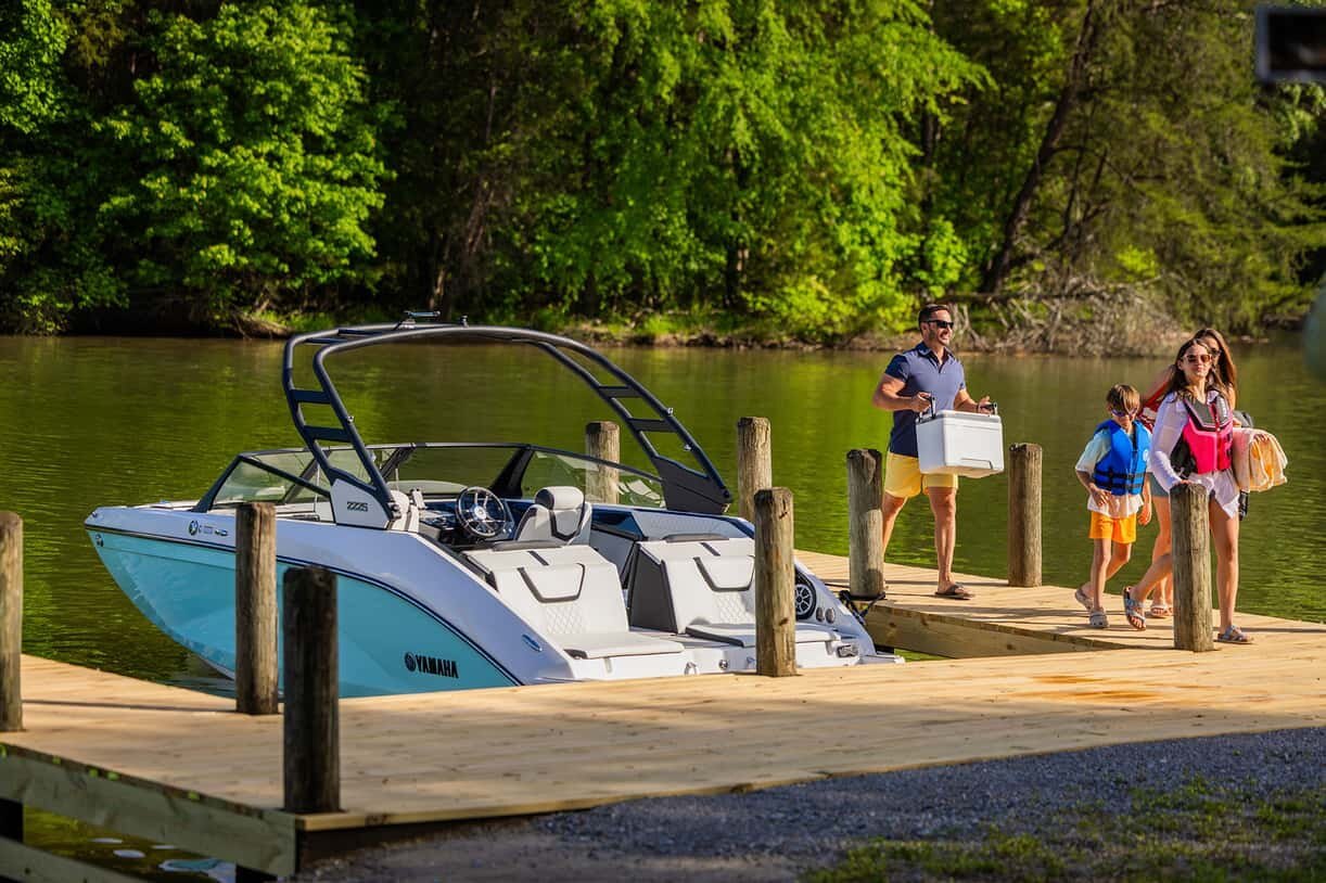 2026 Yamaha 222S White