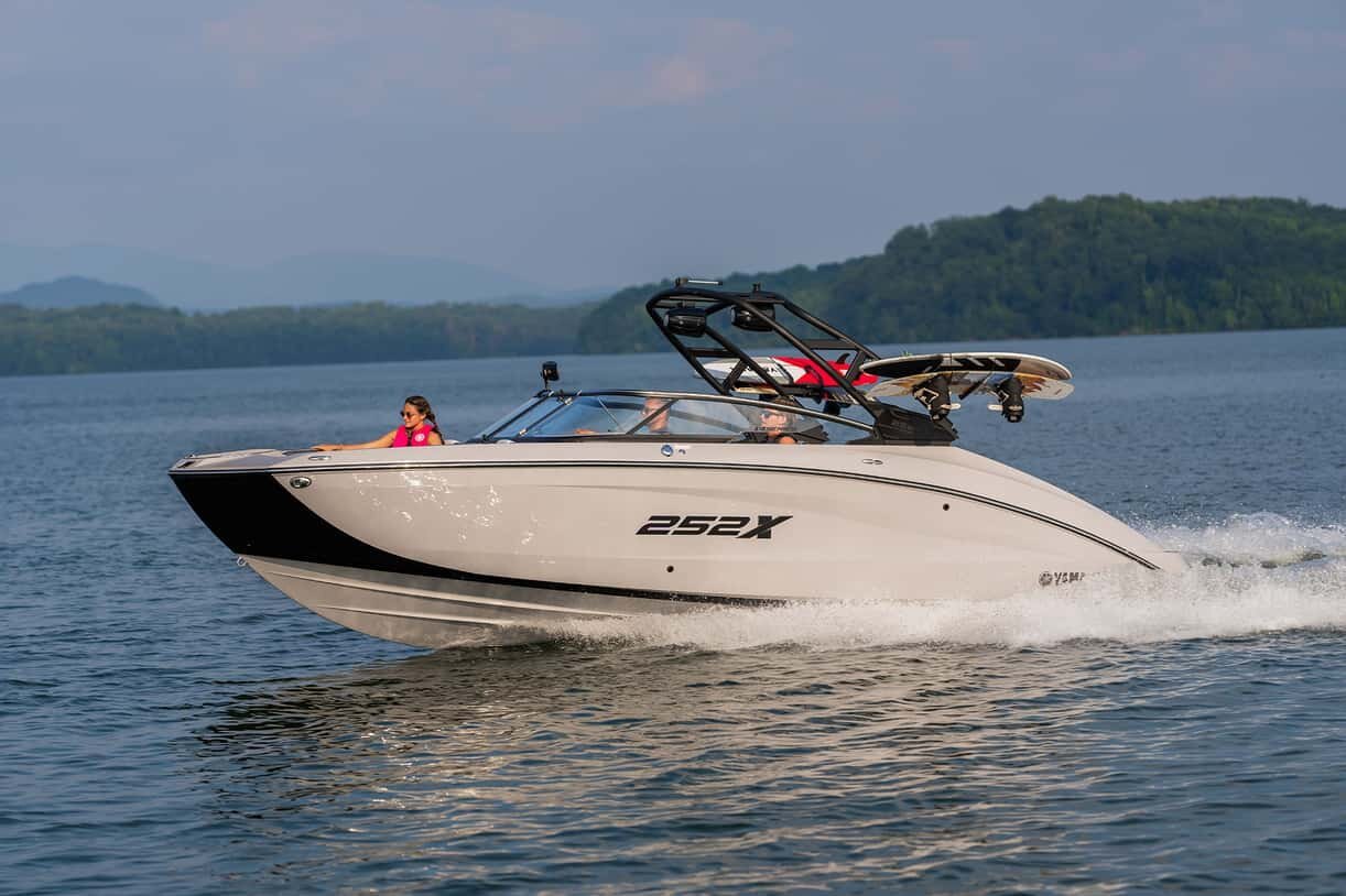 2027 Yamaha 252XE Dolphin Grey