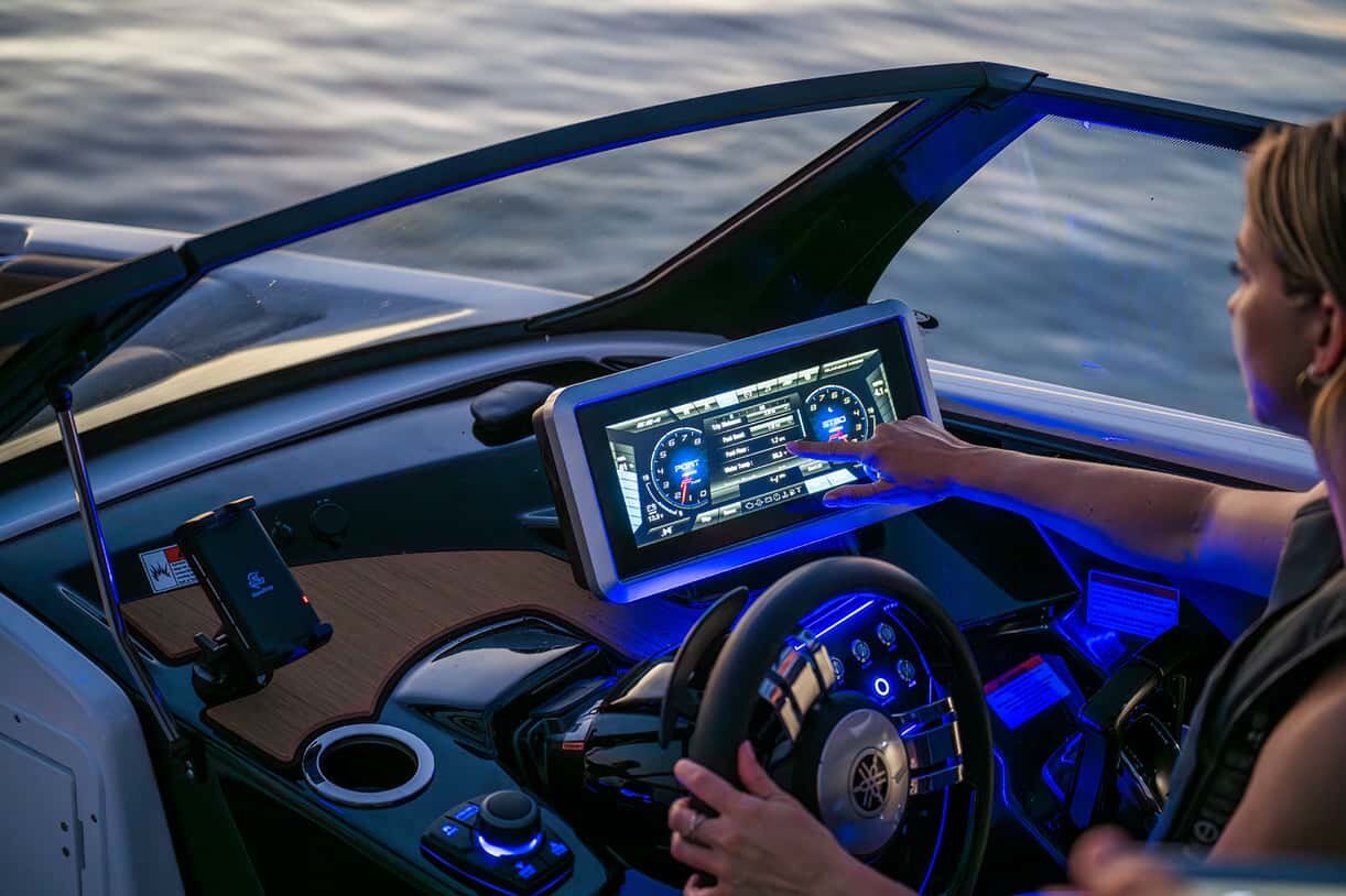 2027 Yamaha 222SD Black