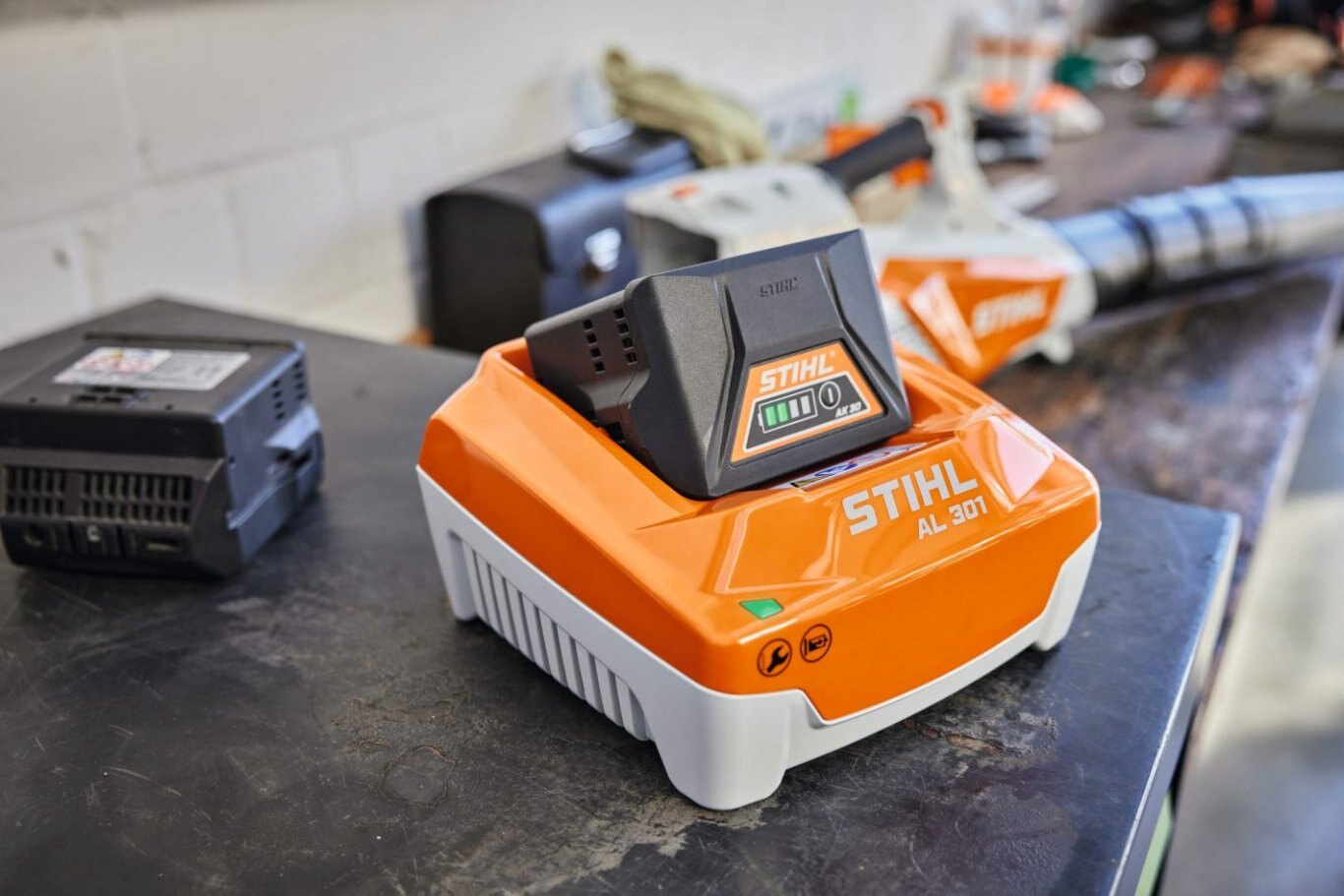 STIHL AL 301 Fast Charger