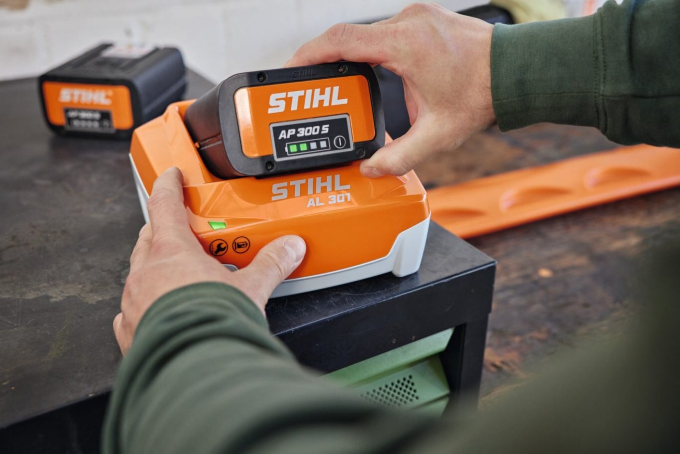 STIHL AL 301 Fast Charger